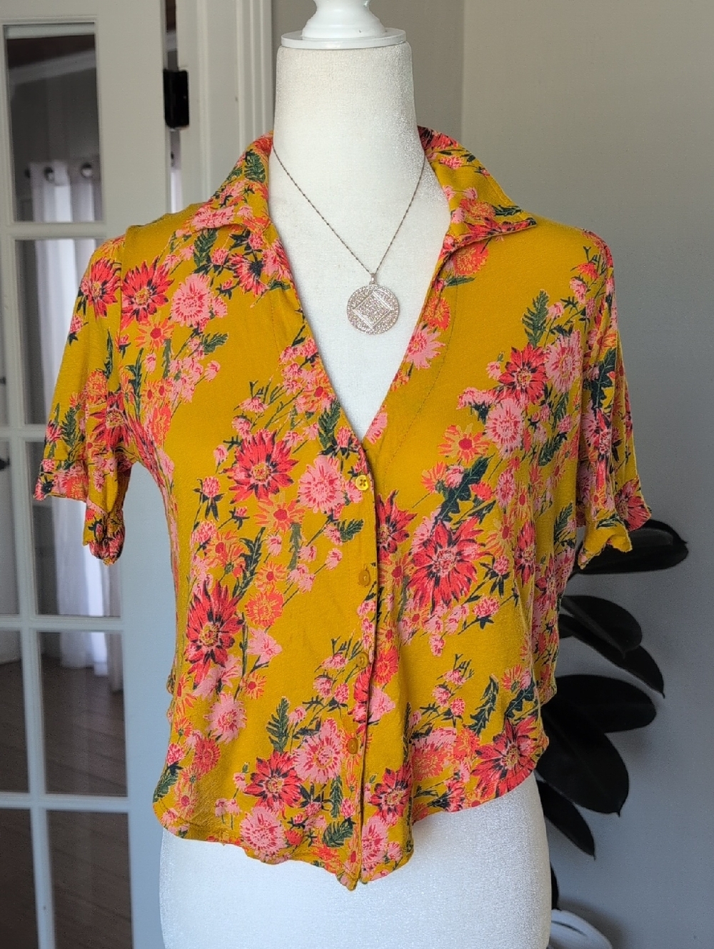 Urban Outfitters Floral Yellow Short-Sleeve Button Front Tie Top XS - Picture 2 of 9